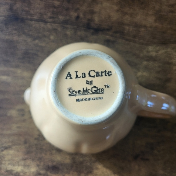 Vintage A la Carte by Skye McGhie teapot and creamer - Picture 5 of 10